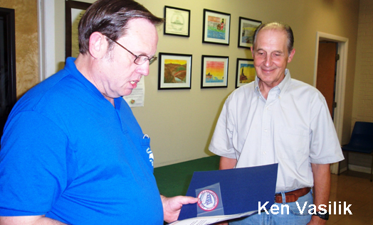 Ken Vaslik recieving the award